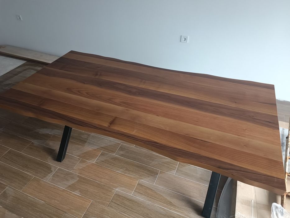 Маса чисто нова       л