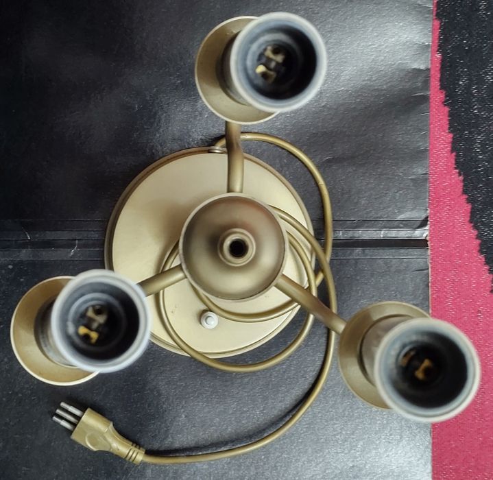 vând 2 veioze din bronz,fabricate in Italia