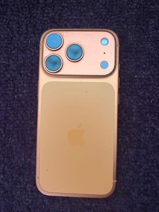 iPhone 17 pro  запазен
