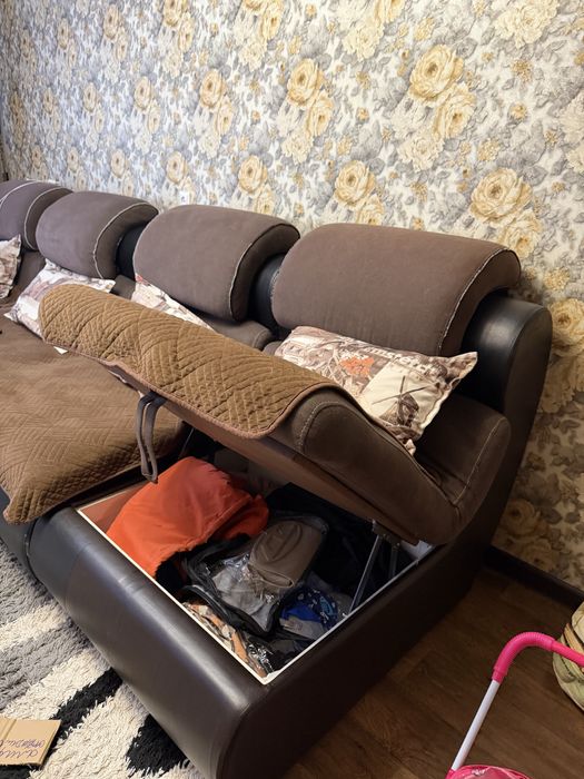 Продаю диван.