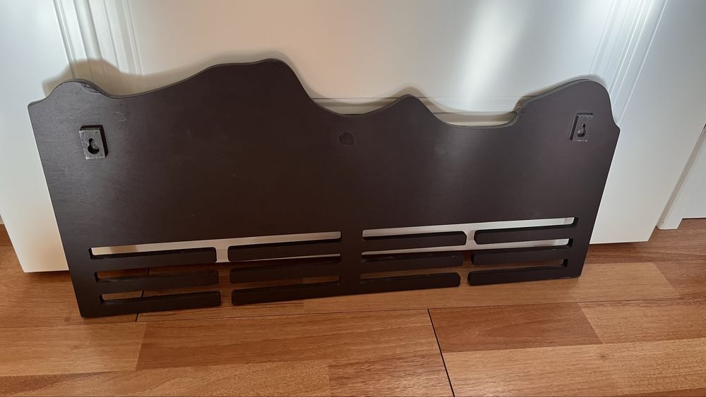 Медальница из дерева