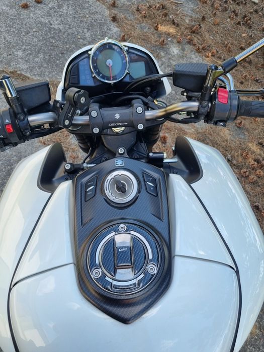 Suzuki GSX B-King 1300 – 2011 – 42.000 km – 7.000 €