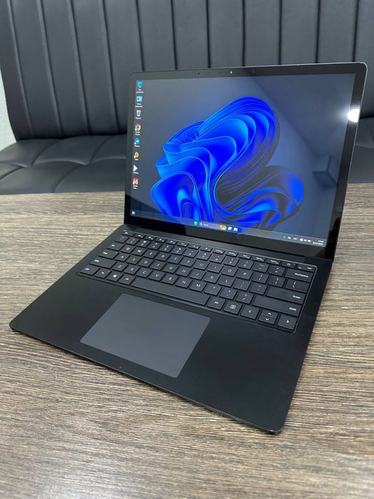 мощный 8-ядерный i7 сенсорный ноутбук  Microsoft Surface 3 2K