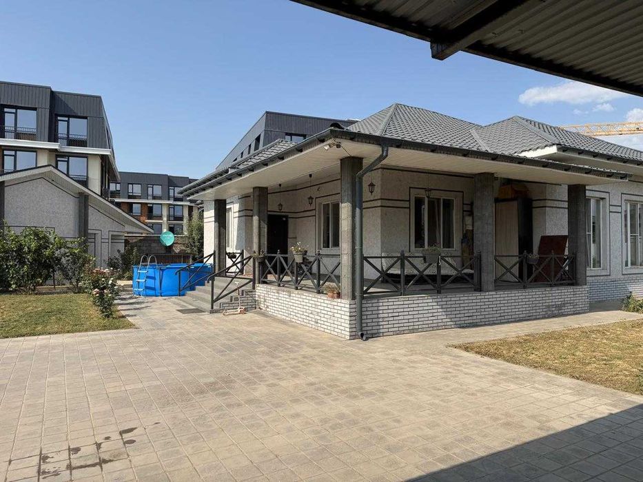 Отдельный дом · 5 комнат · 210 м² · 10 сот.