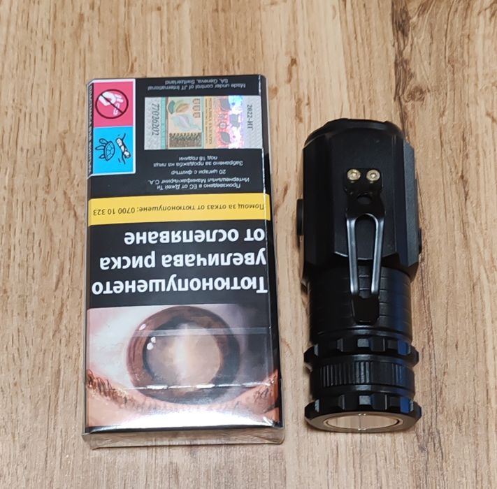 LED компактно фенерче, метално, черно