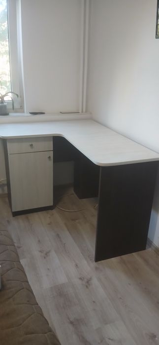 Birou pe colț în stare ft bună