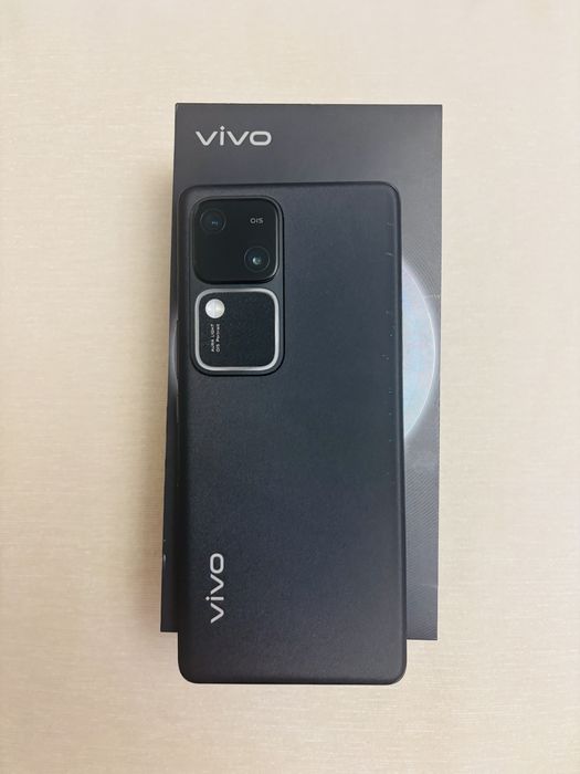 Продам смартфон Vivo V30