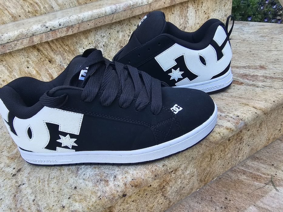 Vând adidasi DC Court Graffik