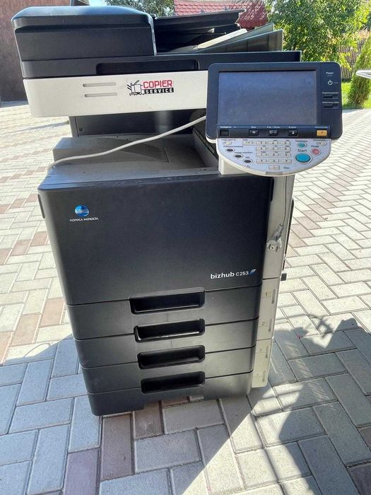 Vând multifunctional bizohub c253