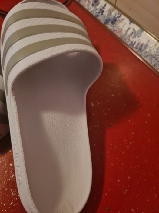 Slapi adidas mar 41 purti de ori la 70 lei Timișoara