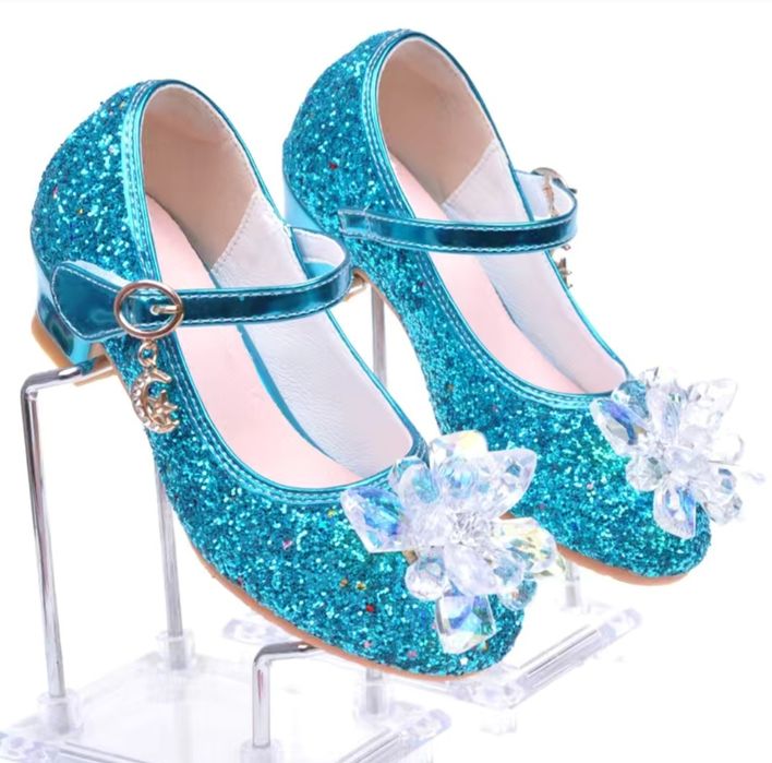 Продам новые туфли для девочек