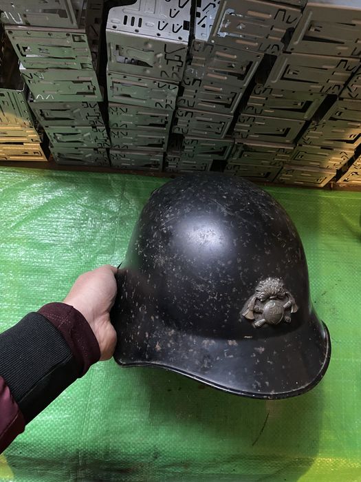 Винтидж рядък модел, качествена и красива Швейцарска каска