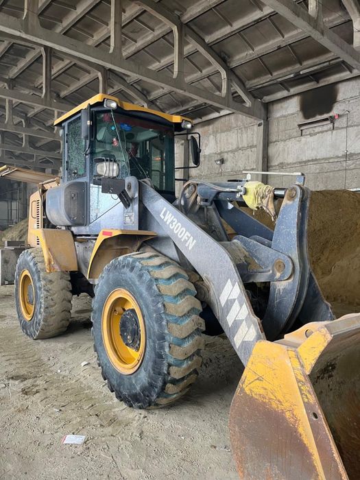 Фронтальный погрузчик