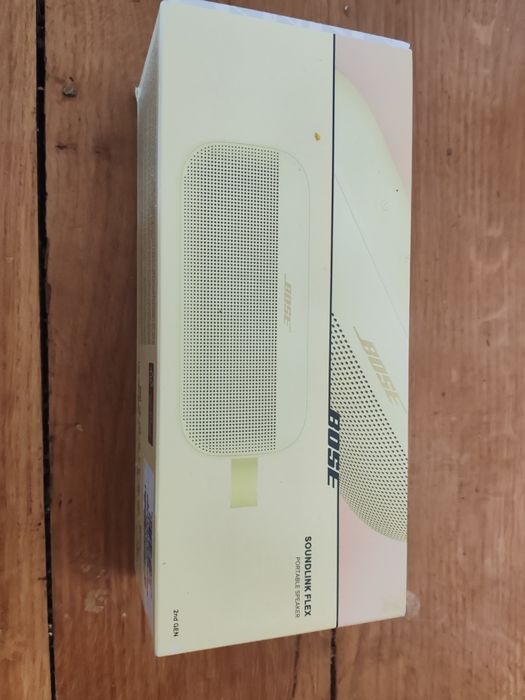 Bose SoundLink Flex 2nd Gen este o boxa portabila premium, cu sunet pu