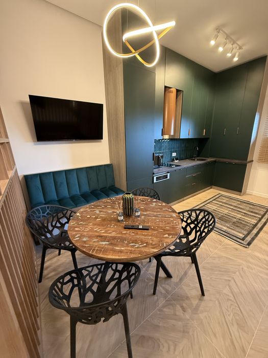 Studio prima inchiriere, parcare privata.