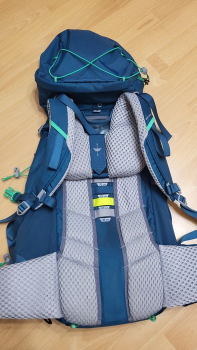 Rucsac drumeție Quechua MH900 40+10L – stare foarte bună