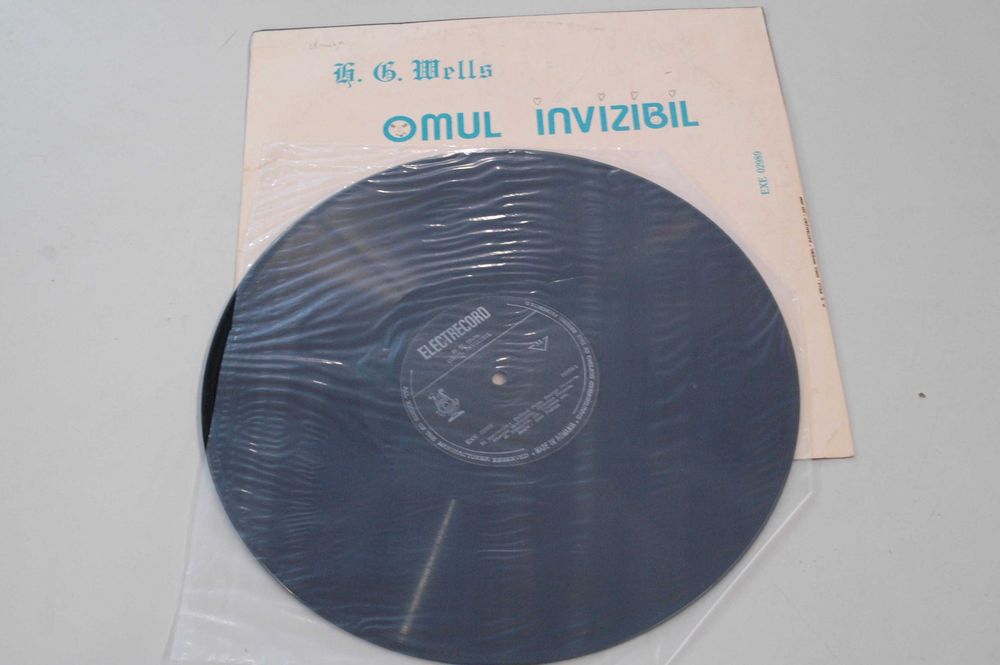 Teatru radiofonic "Omul invizibil" - vinil Electrecord