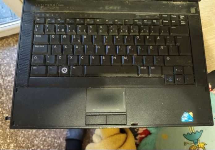 Два лаптопа за части