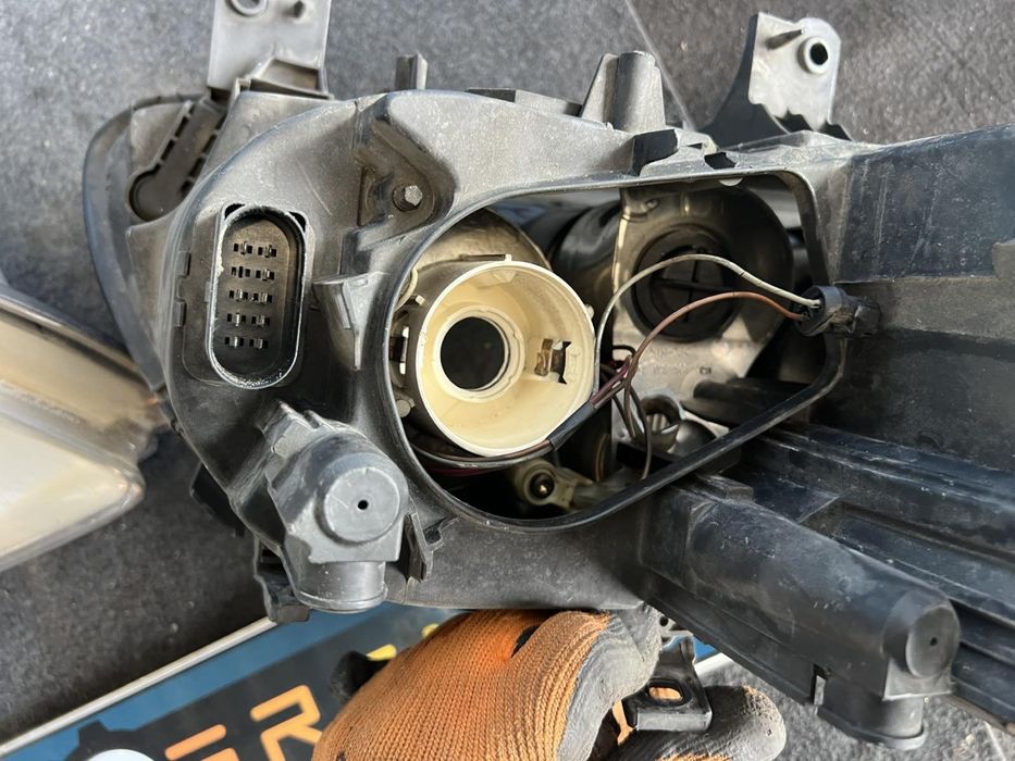 Фар - Фарове Vw Touran Фолксваген Туран 2006г ляв десен 1брой