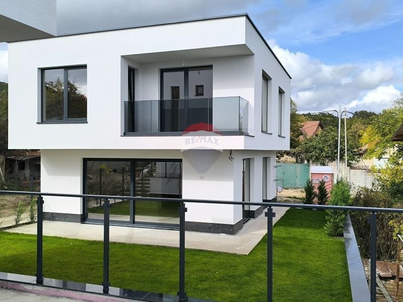 Двуетажна къща с морска панорама, м-ст Манастирски рид, гр. Варна ТМ