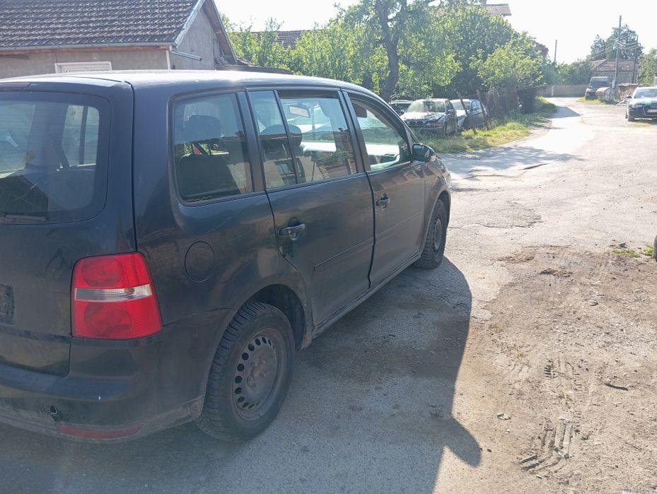 Продавам VW TOURAN 1.9 90 На Части