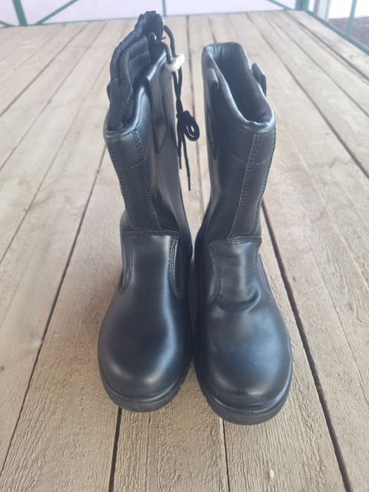 Рабочие ботинки и сапоги новые