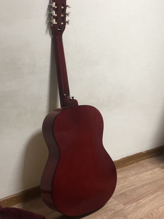 продается гитара 30.000 тнг