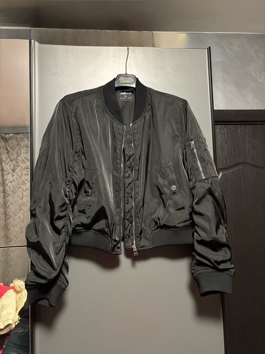 Черно преходно яке