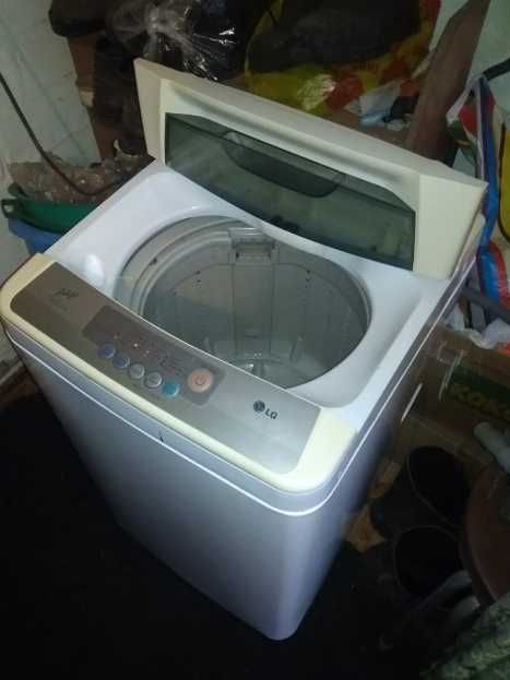Продам машинку LG