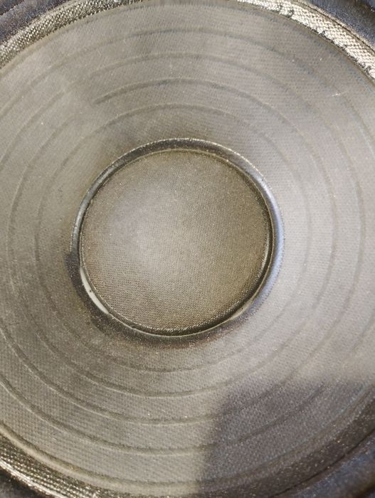 Продавам два говорителя 10-инчови по 300 w