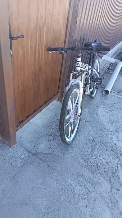 Продам спортивныи велосипед