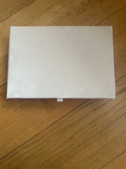 Кутия за бижута - велурено покритие