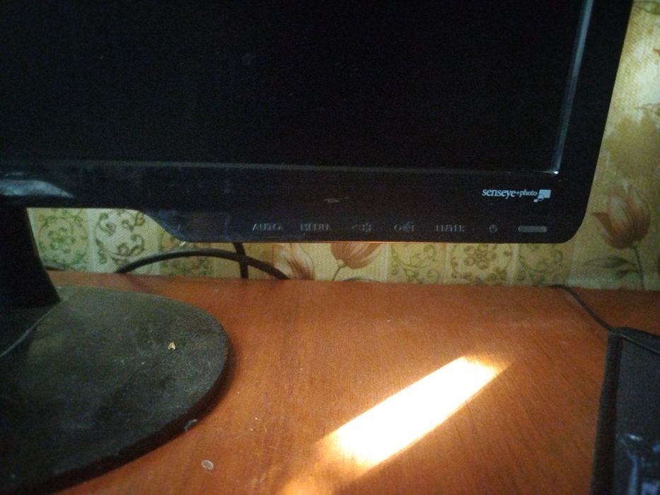 Продаю  монитор  .