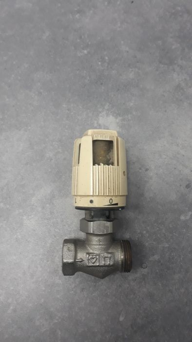 Термостатичен вентил за радиатор парно