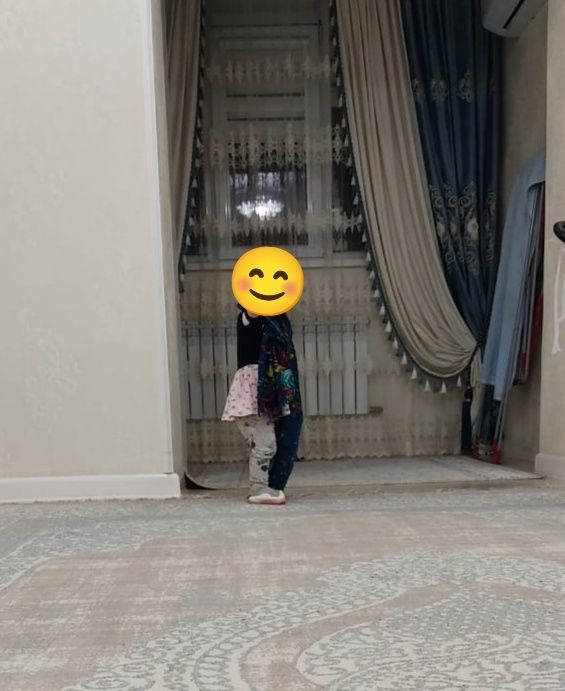 Занавеска және кілемдер сатылады.