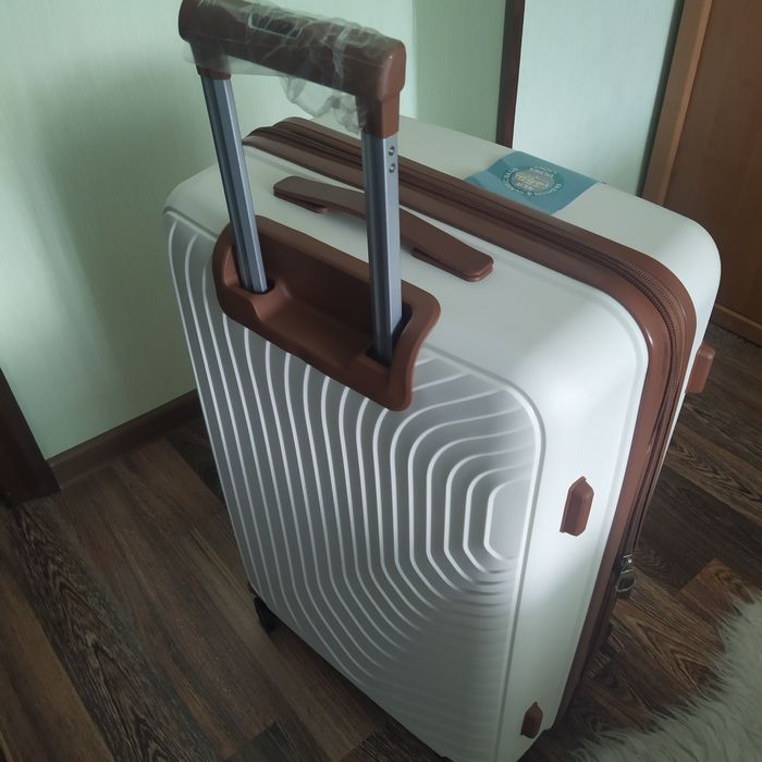 Чемодан средний полипропилен