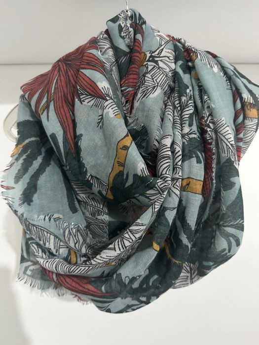 Esarfa Parfois albastra cu palmieri