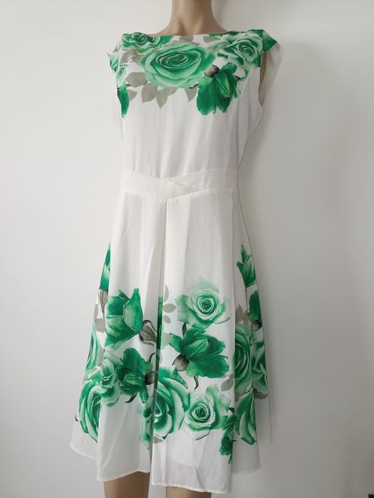 Rochiță de vară , alba cu flori verzi!