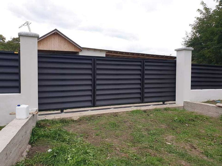 Garduri din panouri stil jaluzele, sipca metalica, tabla, plasa si BCA