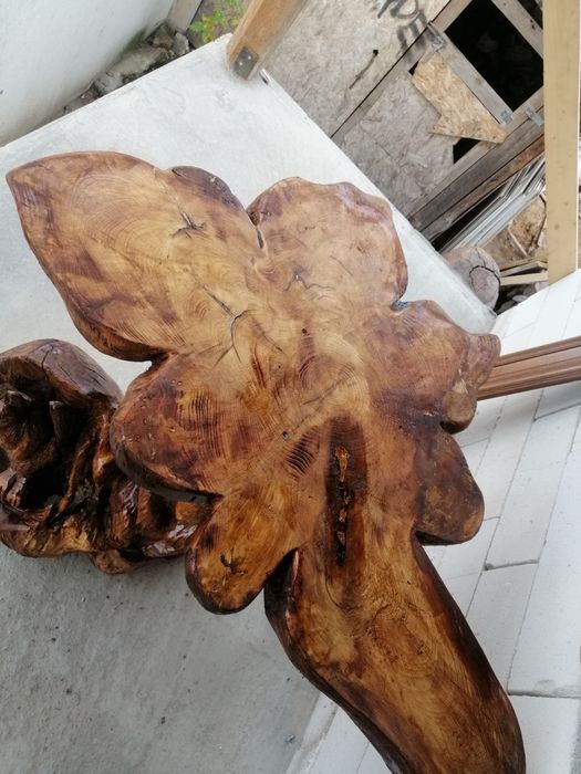 Masa din lemn artizanal