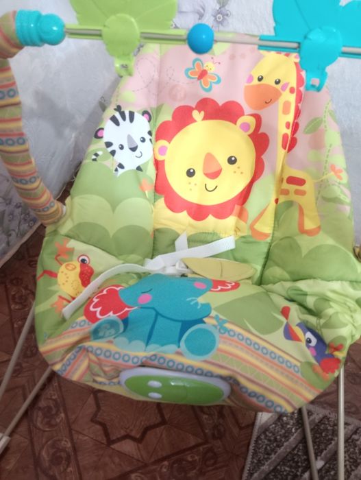 Люлеещ шезлонг с 3-ри степени и музика без следи от употреба !