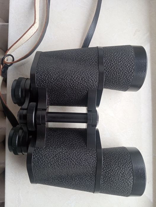 Binoclul Carl Zeiss