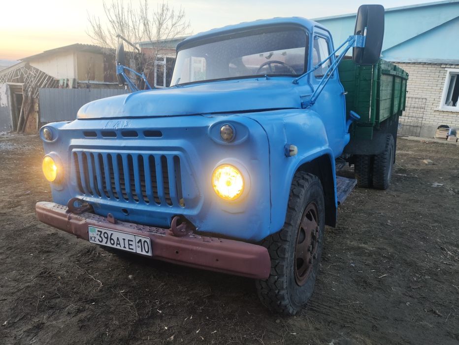 Газон бортовой на ходу.