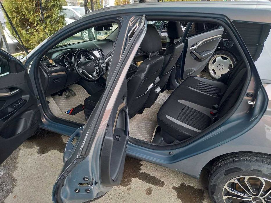 Lada Vesta SW 1,8 2019 года.