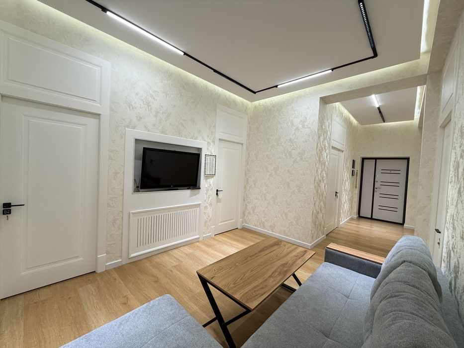 Ховлиси бор квартира сотилади!  Метро 2-чи бекат, Сергили