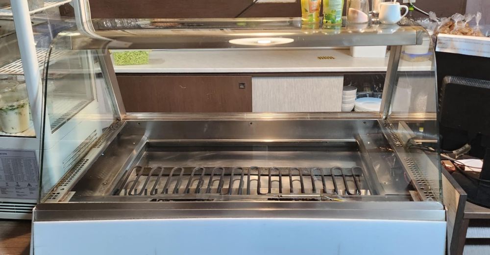 Продавам топла витрина