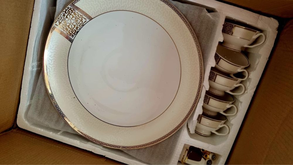 Новый столовый сервиз на 99 предметов