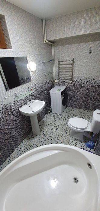 Квартира на Ц4-5 школа 2/1/4 с обстановкой ,можно под офис
