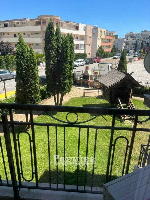 Просторен двустаен апартамент в Слънчев бряг в южната част
