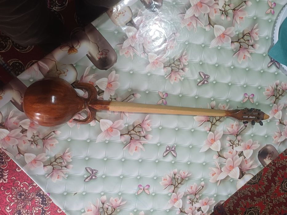 Рубоб сози яхши ,овози,зур,